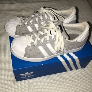 Adidas superstars